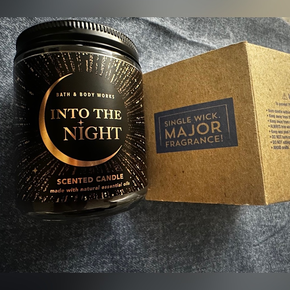 Bath & Body Works Into The Night Candle - Black and Gold 7onz